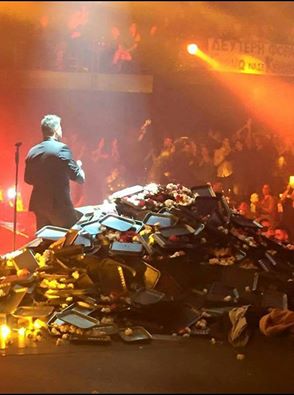 Η απάντηση του νυχτερινού κέντρου για τα λουλούδια στον Παντελίδη