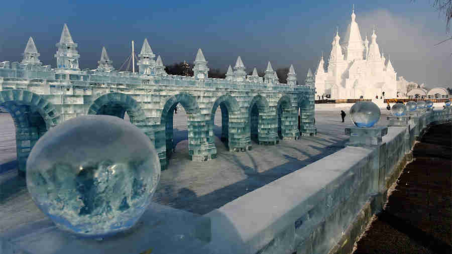 To μεγαλύτερο κάστρο από χιόνι στον κόσμο είναι γεγονός – ΦΩΤΟ
