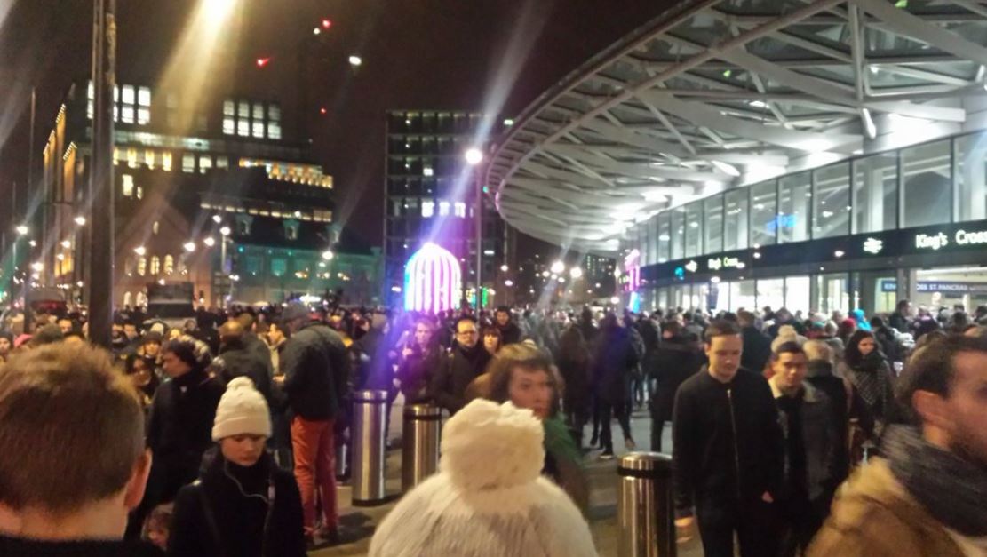 Η εκκένωση του σταθμού του μετρό στο Λονδίνο – ΒΙΝΤΕΟ