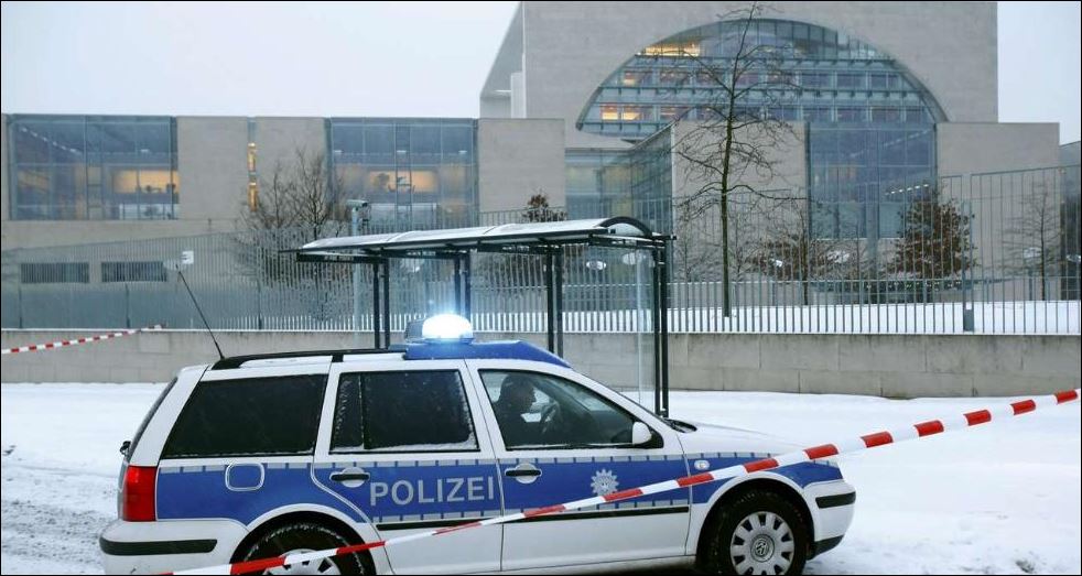 Τι προέκυψε από την έρευνα στο γραφείο της Μέρκελ