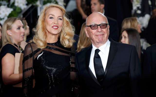 Ο 84χρονος Μέρντοχ αρραβωνιάστηκε την πρώην του Μικ Τζάγκερ