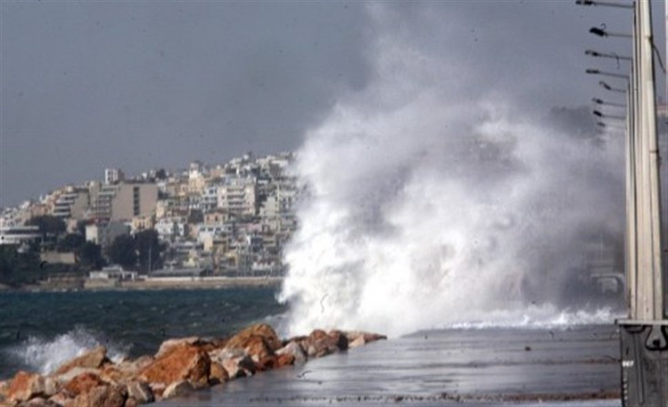 Προσκρούσεις σκαφών σε λιμάνια λόγω της κακοκαιρίας