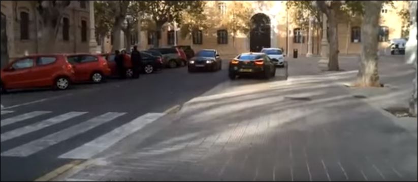 Ο Γκάρι Νέβιλ λίγο έλειψε να προκαλέσει τροχαίο – ΒΙΝΤΕΟ