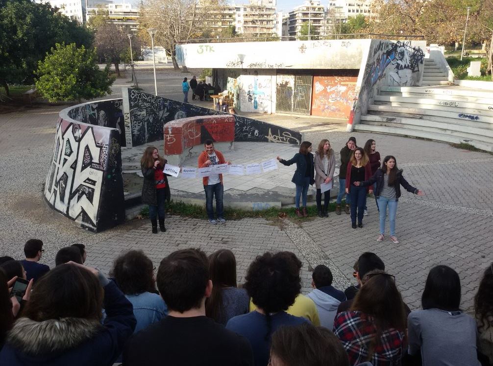 Φοιτητές παρουσίασαν τις εργασίες τους σε πάρκο λόγω κατάληψης – ΦΩΤΟ