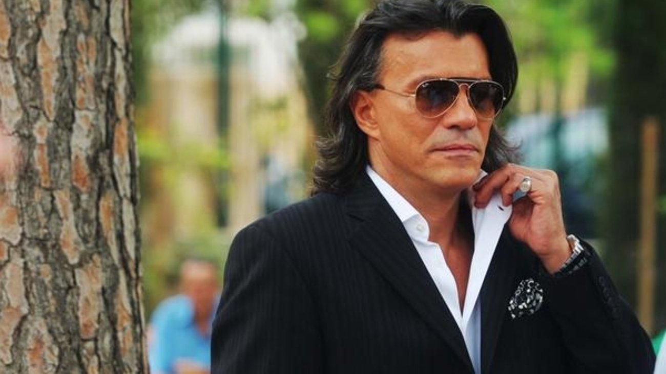 Ο Ψινάκης έπιασε τη σφουγγαρίστρα – ΦΩΤΟ