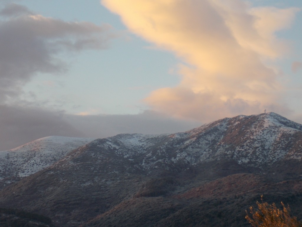 Τα πρώτα χιόνια στην ορεινή Λευκάδα – ΦΩΤΟ