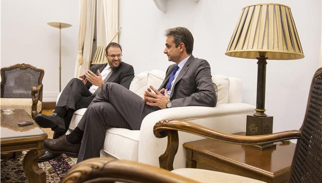 Για ευρύτερες συναινέσεις μίλησαν Μητσοτάκης – Θεοχαρόπουλος