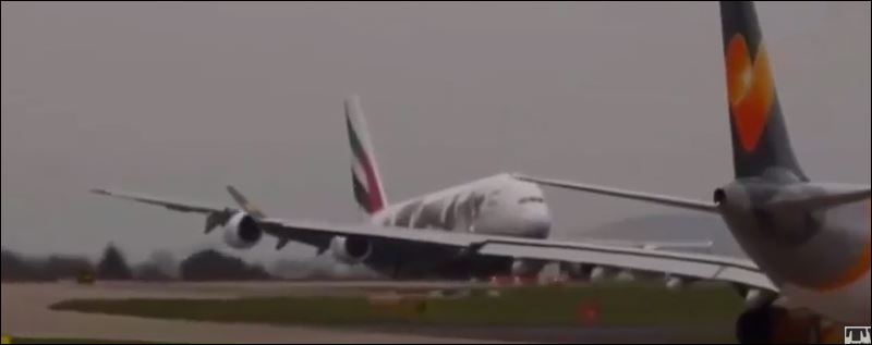 Δραματική προσγείωση Airbus στο αεροδρόμιο του Μάντσεστερ – ΒΙΝΤΕΟ