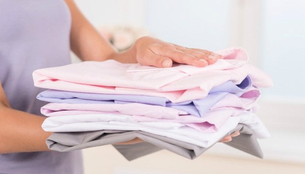 7 τρόποι για να σιδερώσετε τα ρούχα σας χωρίς… σίδερο