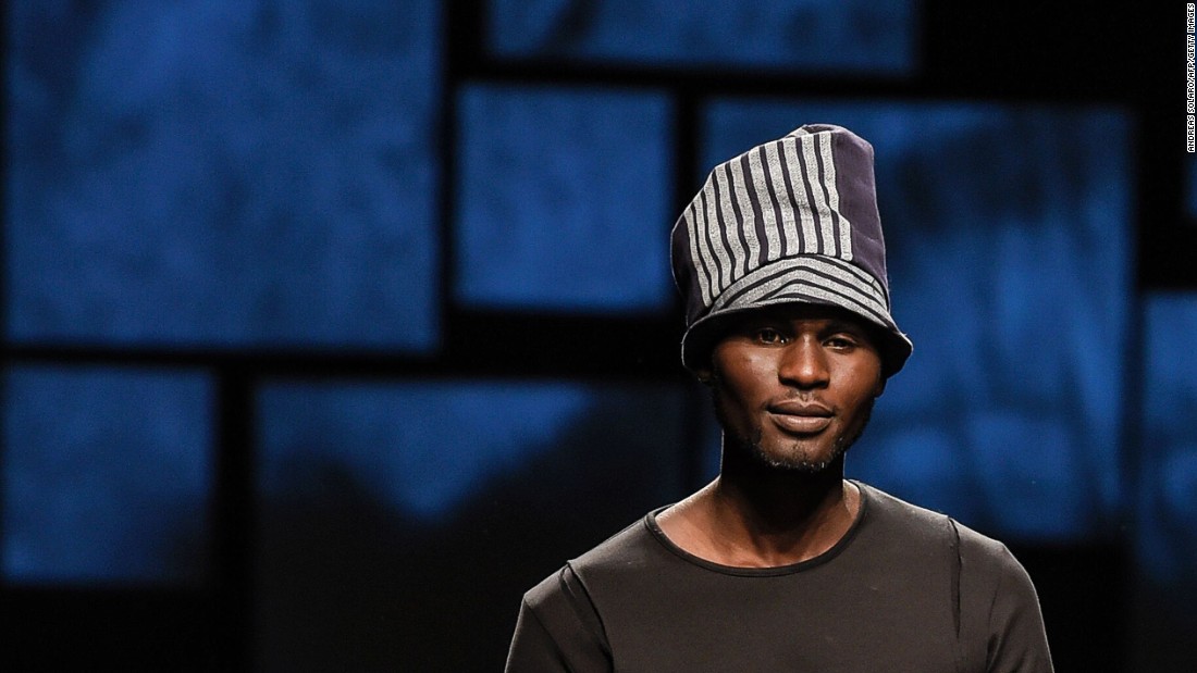 Στην Ιταλία έβγαλαν τους πρόσφυγες στην…πασαρέλα – ΦΩΤΟ – ΒΙΝΤΕΟ