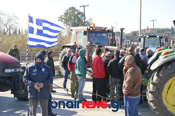 Κλείνει επ’ αόριστον η γέφυρα Ευήνου από τους αγρότες – ΦΩΤΟ