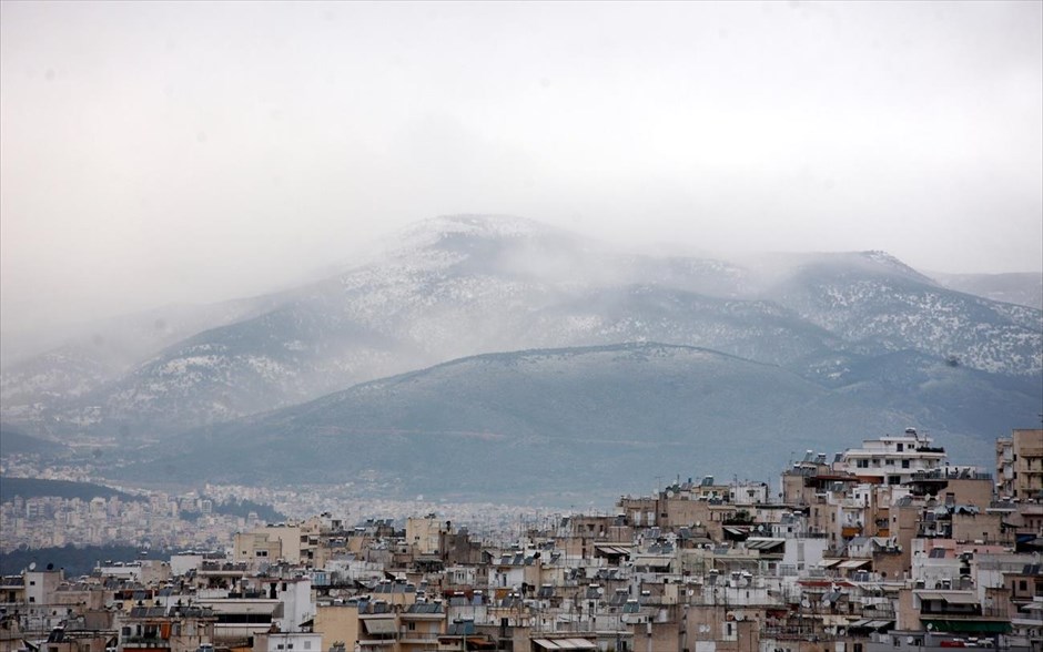 Πέφτει η θερμοκρασία σήμερα – Που θα χιονίσει