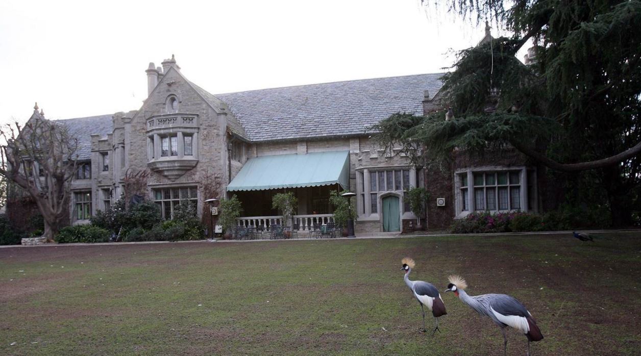 Πωλείται η βίλα του Playboy μαζί με… τον Χιου Χέφνερ – ΦΩΤΟ