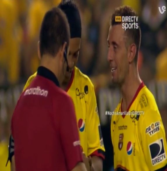 Διαιτητής ζήτησε αυτόγραφο από τον Ροναλντίνιο – ΒΙΝΤΕΟ