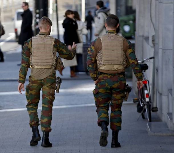 Τα ευρήματα σε διαμέρισμα στο Βέλγιο συνδέονται με τις επιθέσεις στο Παρίσι