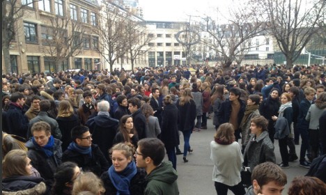 Εκκενώνονται σχολεία στο Παρίσι μετά από απειλή για βόμβα