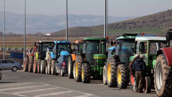 Τρία τα μεγάλα μπλόκα των αγροτών στη Θεσσαλία