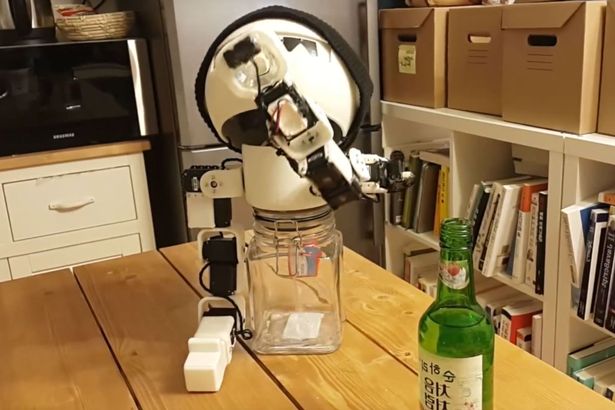 Ένα ρομπότ …μέθυσος – ΒΙΝΤΕΟ