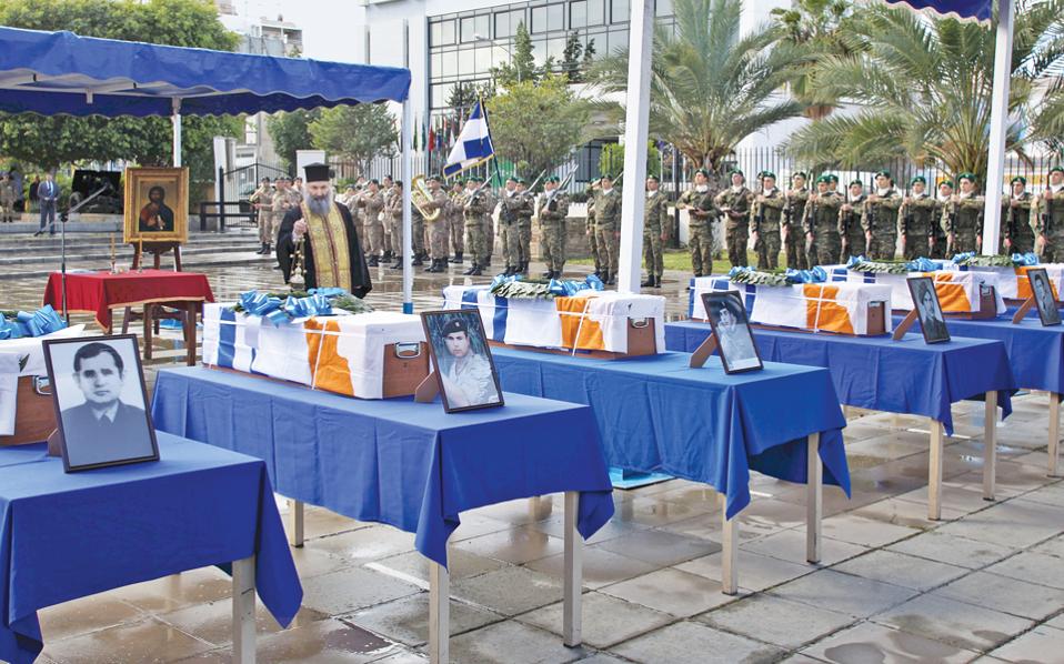 Στην Ελλάδα τα λείψανα έξι Ελλήνων στρατιωτικών πεσόντων στη Κύπρο