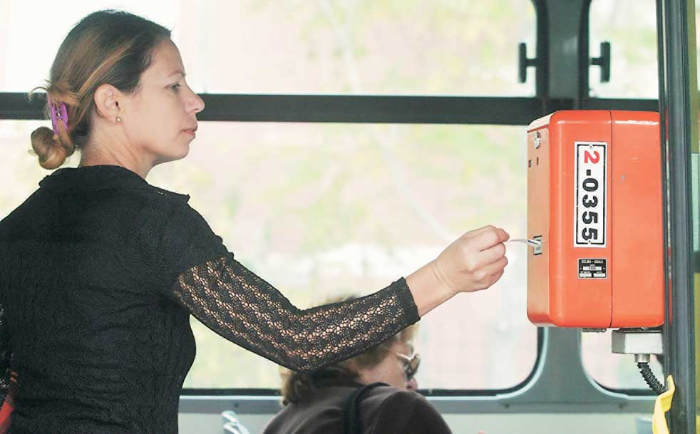 Ελεγκτές… οι οδηγοί σε λεωφορεία και τρόλεϊ