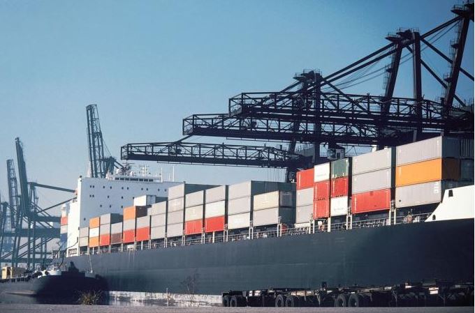 Εξαγωγείς: Δύο μονάδες έχασε το ΑΕΠ από τα capital controls