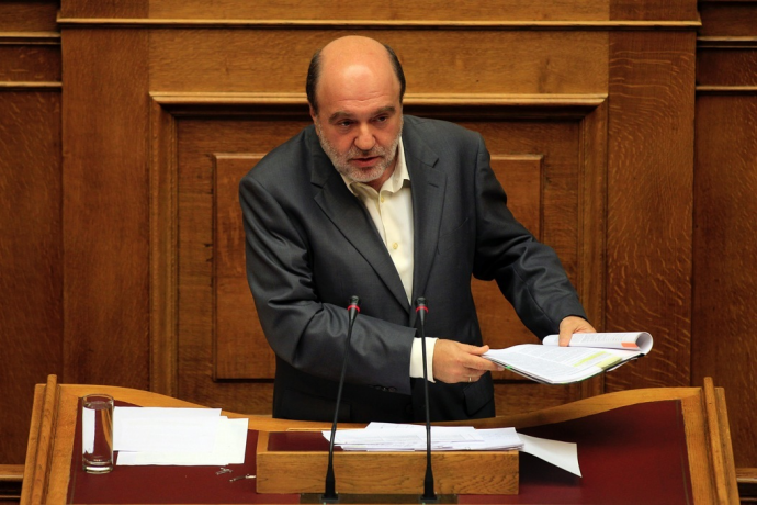 Αλεξιάδης: Εξαίρεση των νησιών που υποδέχονται πρόσφυγες από τον νέο ΦΠΑ