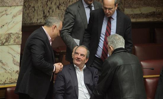 Το «πηγαδάκι» γύρω από τον Καραμανλή – ΦΩΤΟ