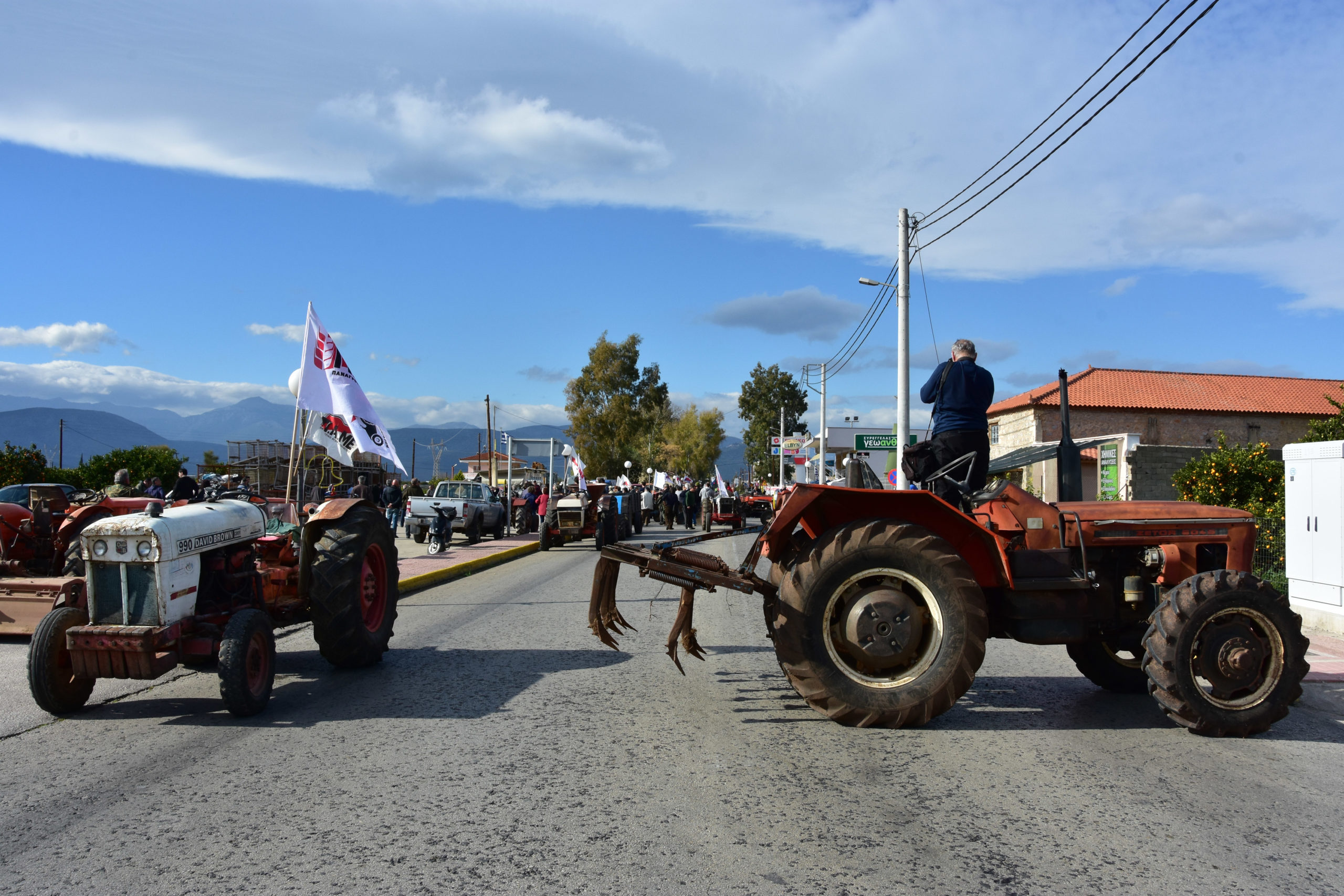 Έκλεισαν οι αγρότες την εθνική οδό Άργους – Ναυπλίου -ΦΩΤΟ
