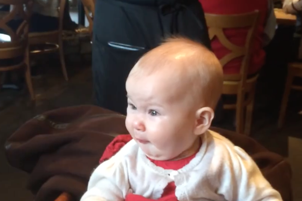 Η κορυφαία αντίδραση ενός μωρού που δοκιμάζει για πρώτη φορά λεμόνι – ΒΙΝΤΕΟ