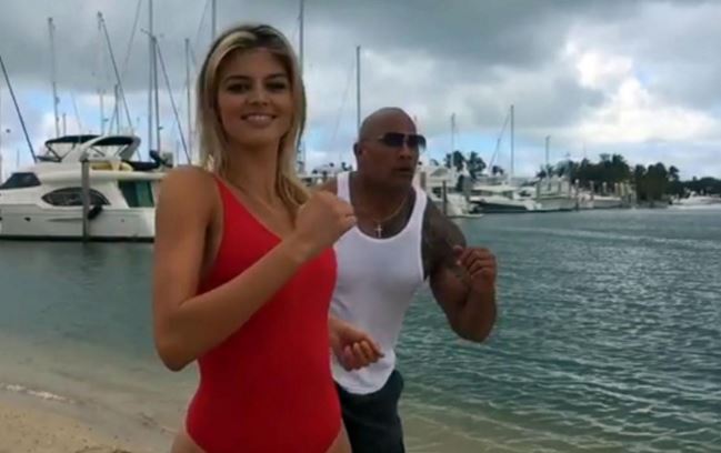 Το Baywatch επιστρέφει. Aυτή είναι η νέα Πάμελα Άντερσον – ΒΙΝΤΕΟ