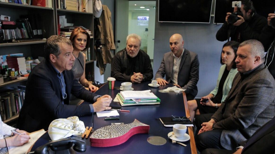 Θεοδωράκης: Ή δουλειές ή δανεικά, τρίτος δρόμος δεν υπάρχει…