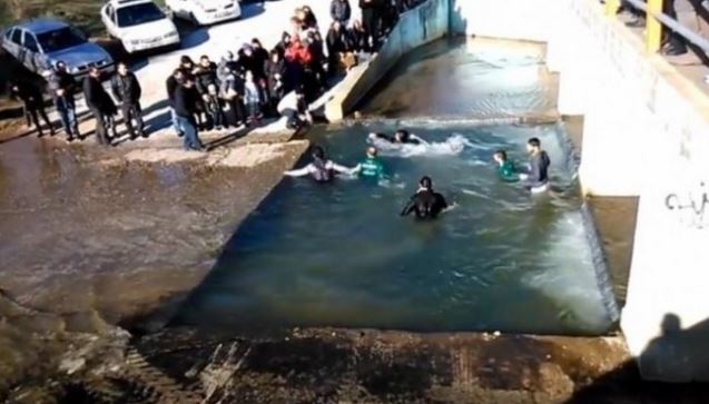 Έχασαν τον σταυρό και το έριξαν… στα τσίπουρα – ΒΙΝΤΕΟ