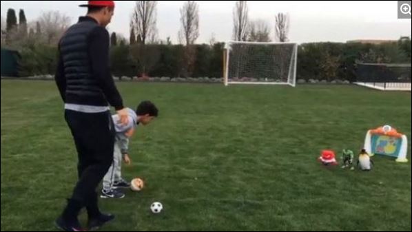 Ο Ρονάλντο δεν θέλει να χάνει ούτε από τον… γιο του – ΒΙΝΤΕΟ