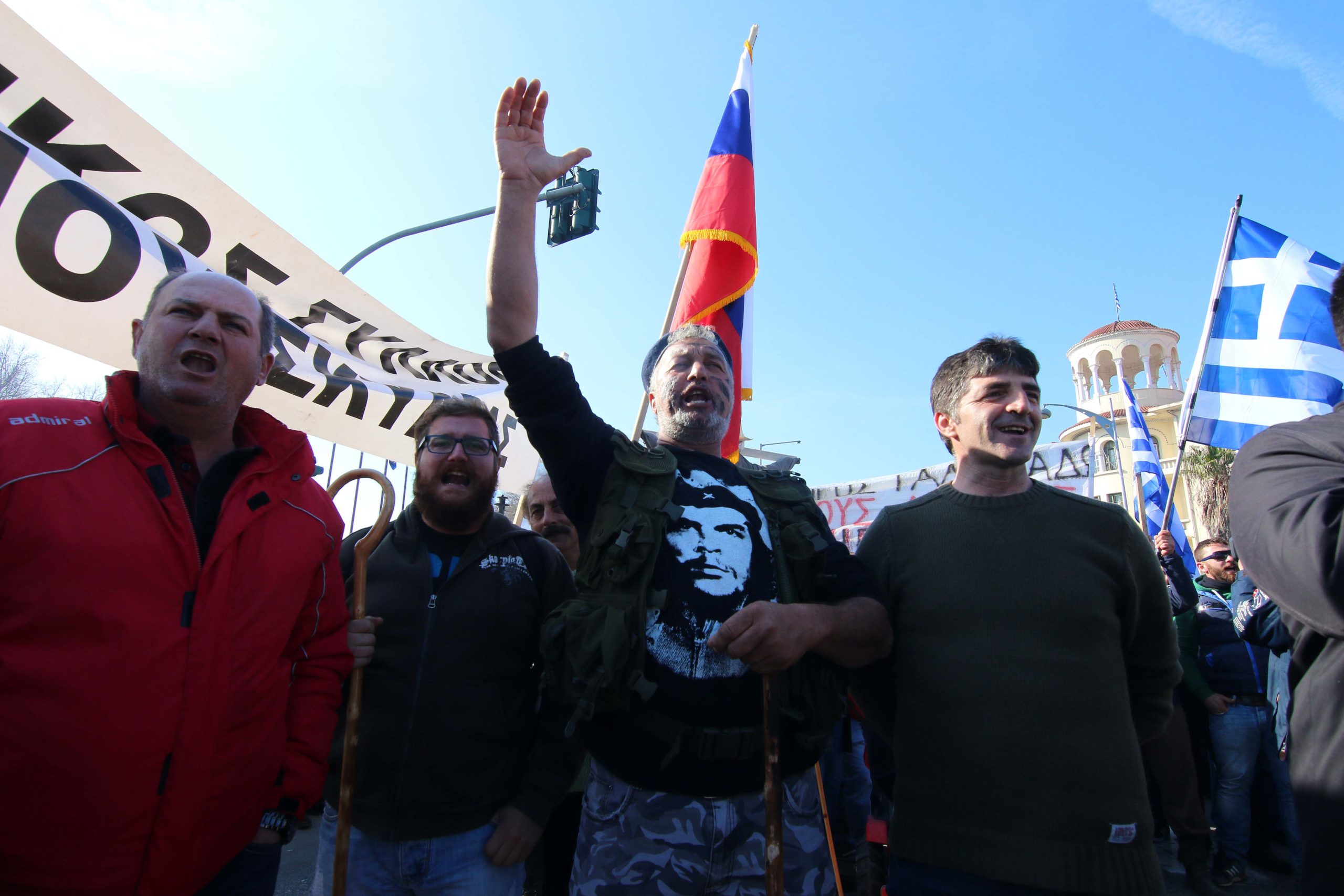 Ο “αντάρτης” αγρότης με τον Τσε Γκεβάρα στην μπλούζα – ΦΩΤΟ