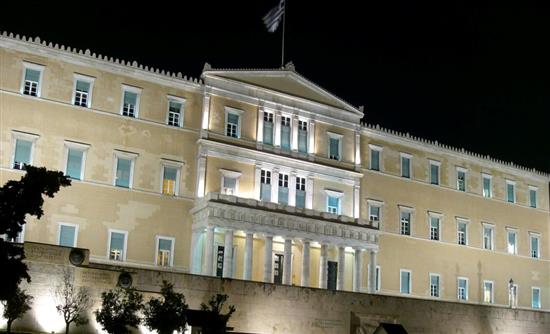 Εκτός Βουλής 6 εργαζόμενοι με πλαστά πτυχία