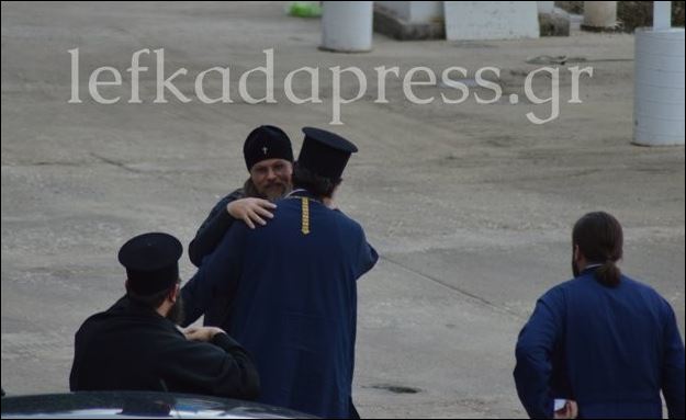 Ποια η σχέση του Μητροπολίτη που σφουγγαρίζει θαλάμους με την Λευκάδα;