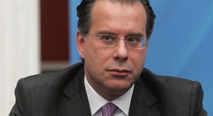 Ο Κουμουτσάκος ανακοίνωσε πρωτοβουλίες του Μητσοτάκη για το προσφυγικό