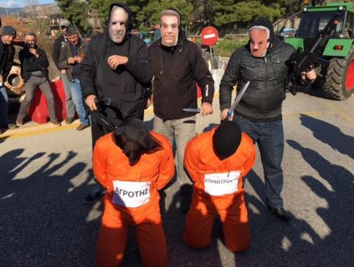 Οι αγρότες ντύθηκαν …τζιχαντιστές – ΒΙΝΤΕΟ