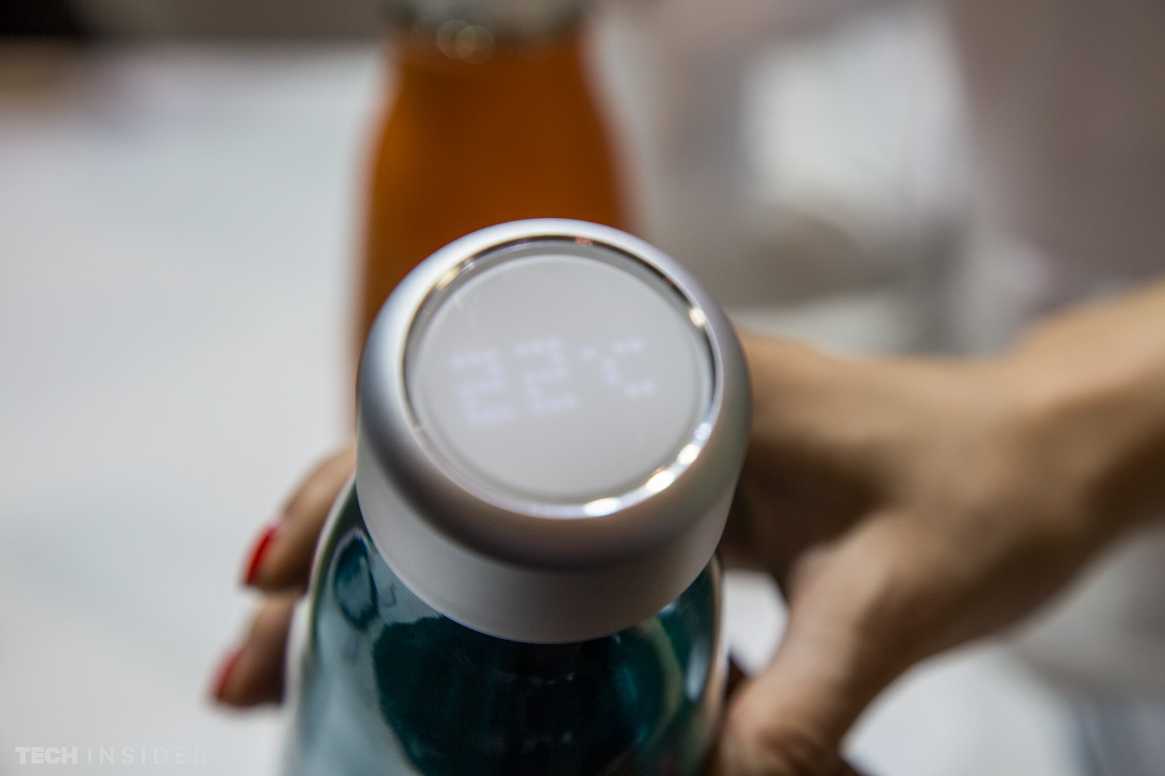 Ξεχνάτε να πίνετε νερό; – To “έξυπνο” μπουκάλι σας δίνει τη λύση – ΒΙΝΤΕΟ