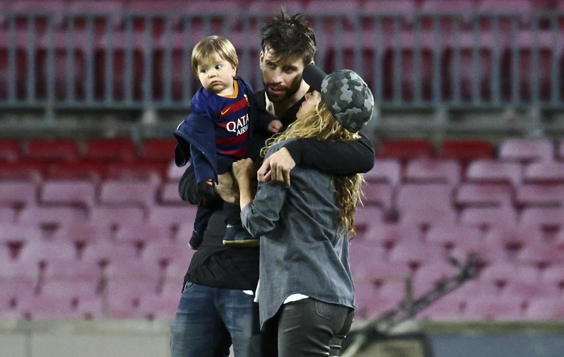 Η Σακίρα μπήκε στο γήπεδο για να φιλήσει τον Πικέ – ΦΩΤΟ