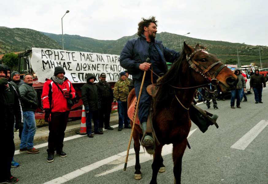 Καθημερινούς δίωρους αποκλεισμούς του εθνικού δικτύου αποφάσισαν οι αγρότες