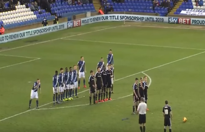 Τριπλό τείχος σε εκτέλεση φάουλ – ΒΙΝΤΕΟ