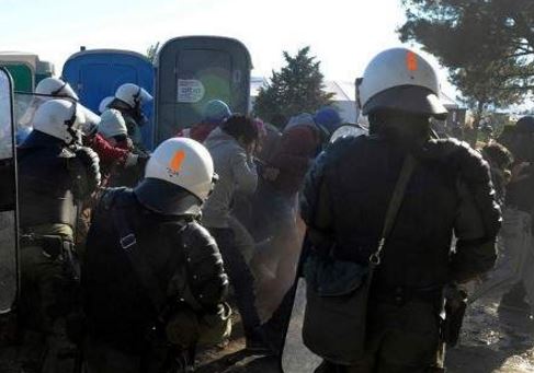 Συμπλοκή προσφύγων στην Ειδομένη – Ένας νεκρός