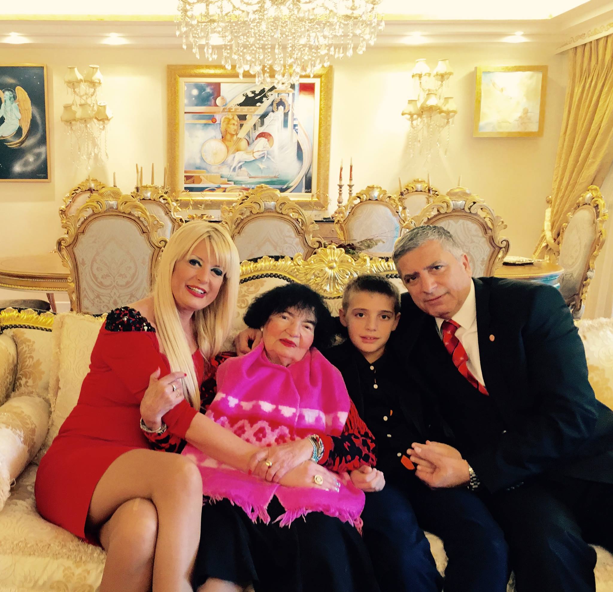 Ο Πατούλης απαντά για το “χρυσό” σαλόνι