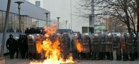 Τραυματισμοί και συλλήψεις σε συγκρούσεις διαδηλωτών – αστυνομίας στο Κόσοβο
