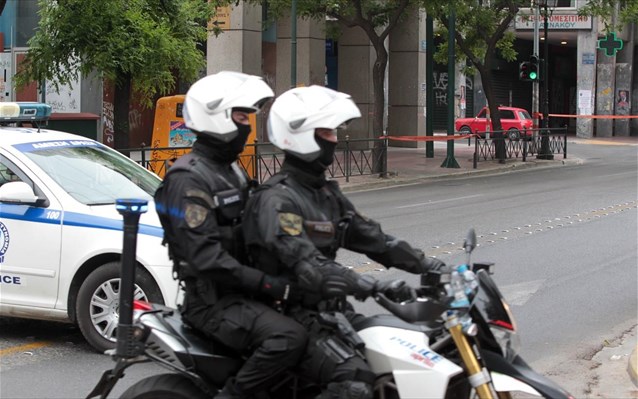 Αστυνομική καταδίωξη με πυροβολισμούς στη Νίκαια