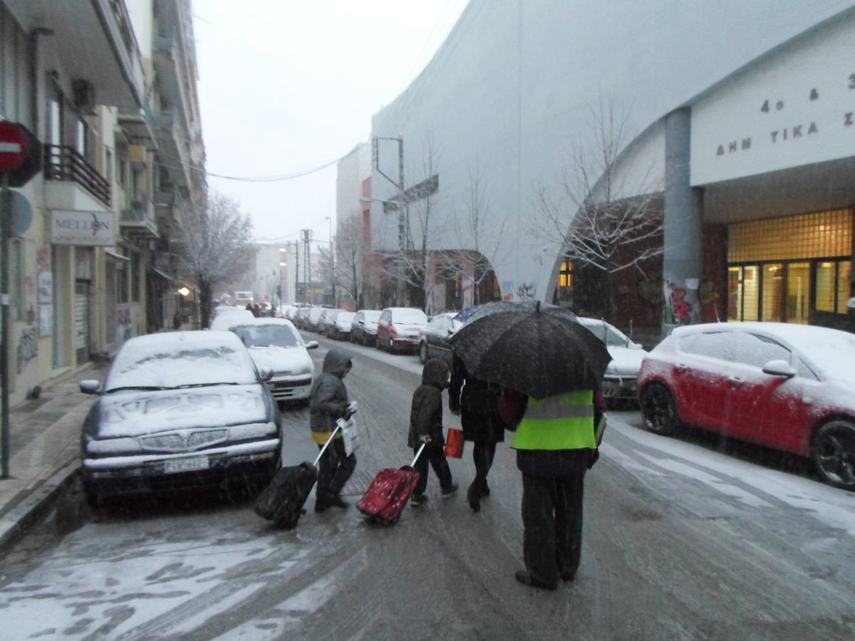 Κλειστά τα σχολεία στη Λάρισα λόγω χιονιά