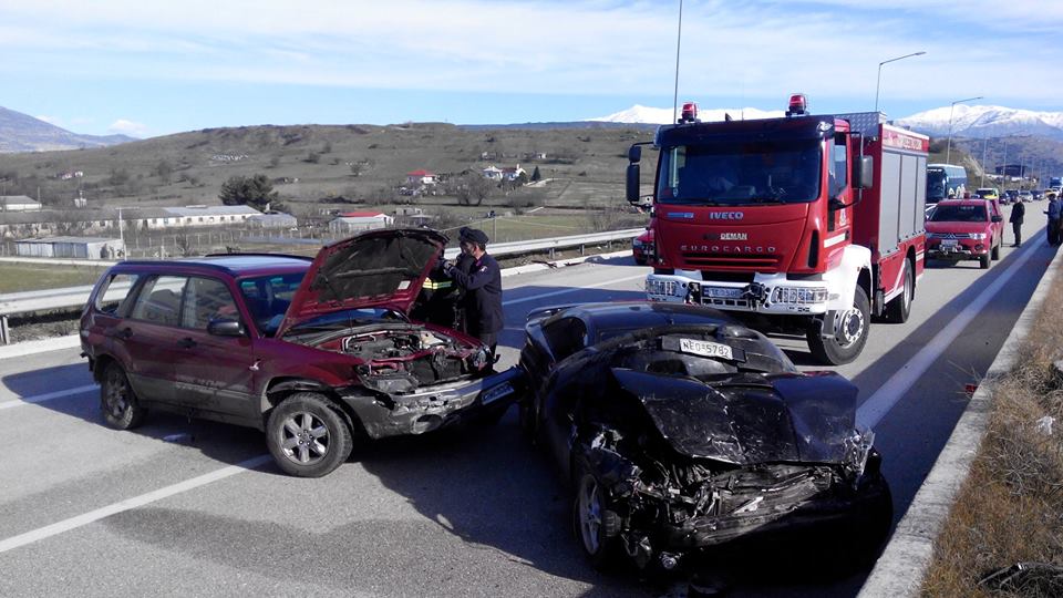 Σφοδρή σύγκρουση οχημάτων στην Εγνατία – ΦΩΤΟ