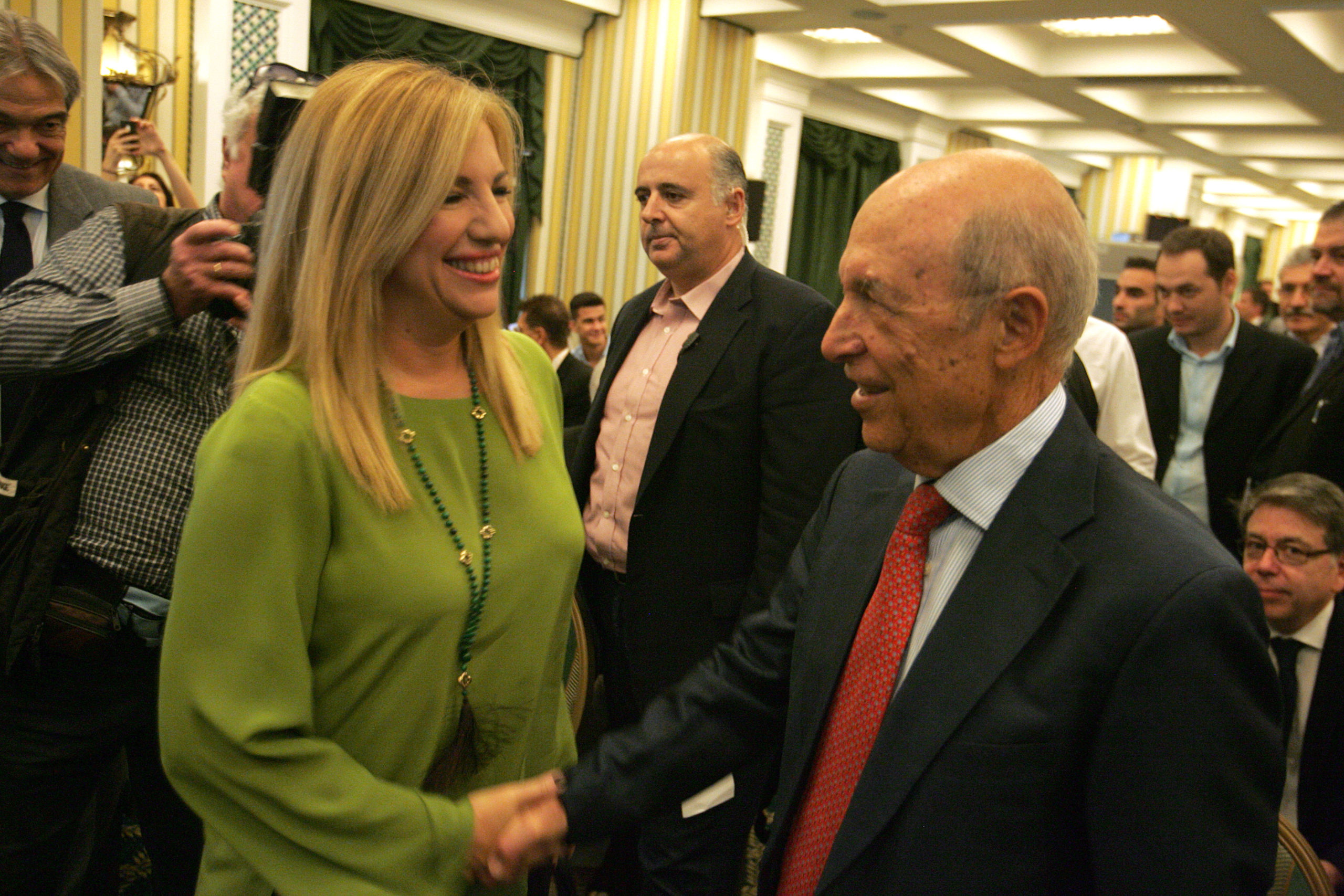 Σε εξέλιξη η συνάντηση Γεννηματά – Σημίτη