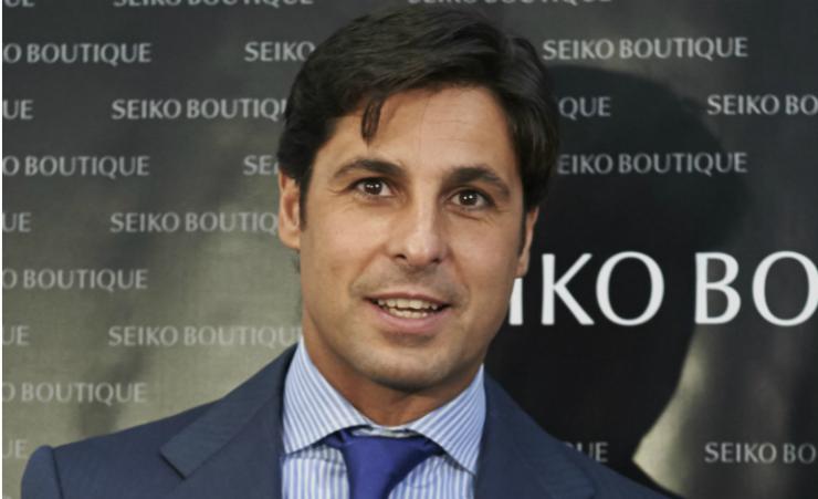 Κατακραυγή για ταυρομάχο που μπήκε στην αρένα μαζί με το μωρό του – ΦΩΤΟ